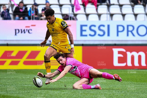050426 - Stade Francais v Dragons RFC - EPCR Challenge Cup Round of 16 - Rio Dyer of Dragons competes with Charles Laloi of Paris