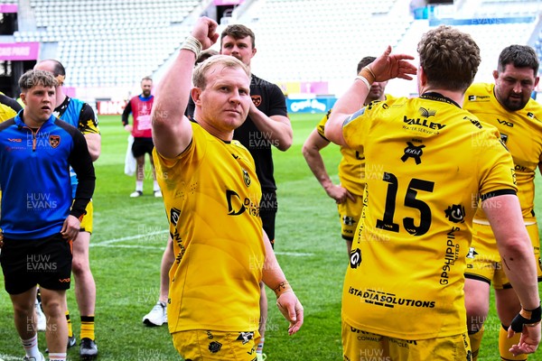050426 - Stade Francais v Dragons RFC - EPCR Challenge Cup Round of 16 - Tinus de Beer of Dragons RFC applauds the travelling fans