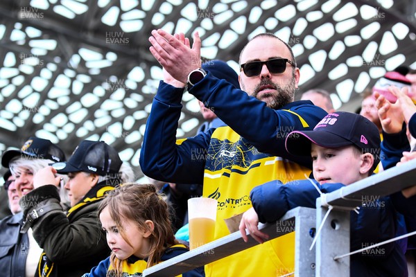 050426 - Stade Francais v Dragons RFC - EPCR Challenge Cup Round of 16 - Dragons fan applauds the team