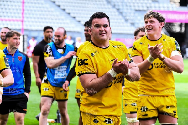 050426 - Stade Francais v Dragons RFC - EPCR Challenge Cup Round of 16 - Dragons players applaud the travelling fans
