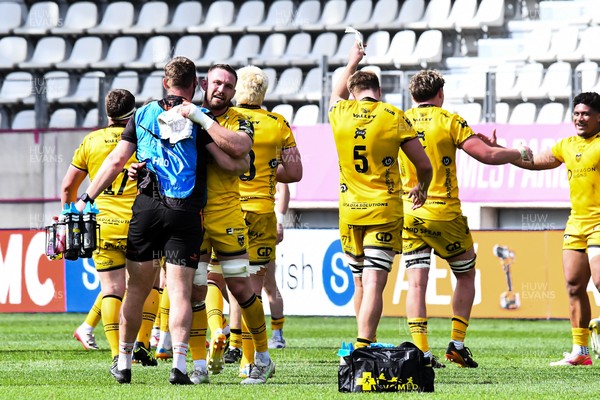 050426 - Stade Francais v Dragons RFC - EPCR Challenge Cup Round of 16 - Dragons players celebrate after the match