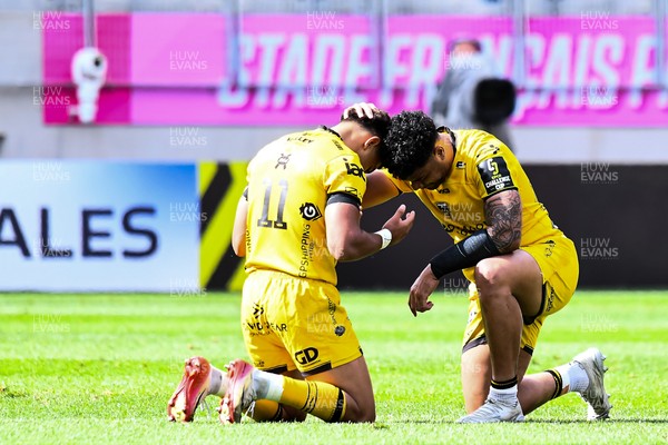 050426 - Stade Francais v Dragons RFC - EPCR Challenge Cup Round of 16 - Dragons players celebrate after the match