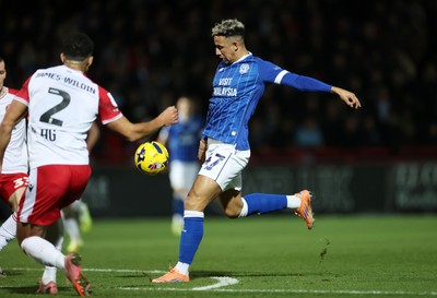 091225 - Stevenage FC v Cardiff City - SkyBet League One - Callum Robinson of Cardiff scores a goal