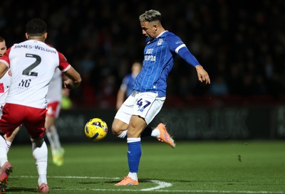 091225 - Stevenage FC v Cardiff City - SkyBet League One - Callum Robinson of Cardiff scores a goal