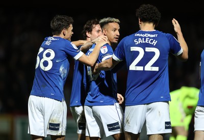 091225 - Stevenage FC v Cardiff City - SkyBet League One - Callum Robinson of Cardiff celebrates scoring a goal with team mates