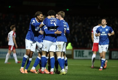 091225 - Stevenage FC v Cardiff City - SkyBet League One - Callum Robinson of Cardiff celebrates scoring a goal with team mates
