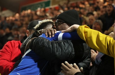 091225 - Stevenage FC v Cardiff City - SkyBet League One - Callum Robinson of Cardiff with fans at full time