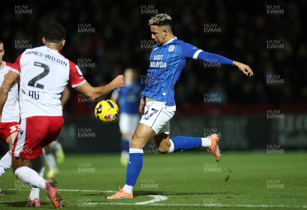 091225 - Stevenage FC v Cardiff City - SkyBet League One - Callum Robinson of Cardiff scores a goal
