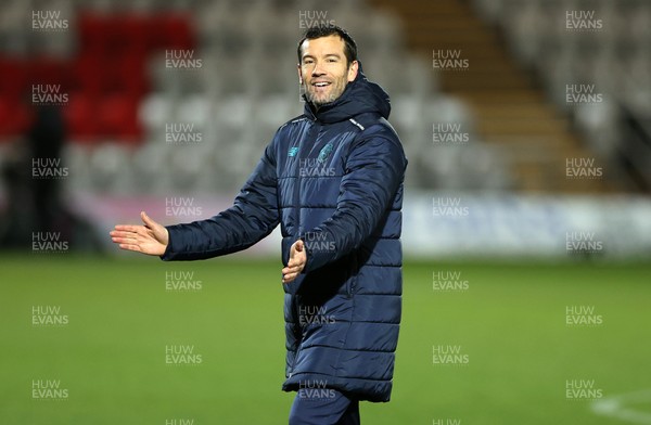 091225 - Stevenage FC v Cardiff City - SkyBet League One - Cardiff City Manager Brian Barry-Murphy celebrates at full time