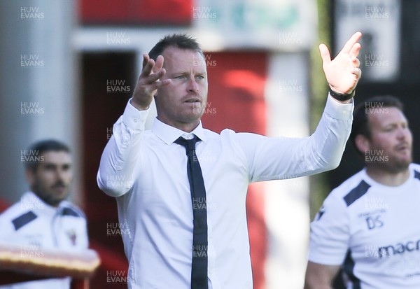 050817 - Stevenage v Newport County, Sky Bet League 2 - Newport County manager Mike Flynn during the match