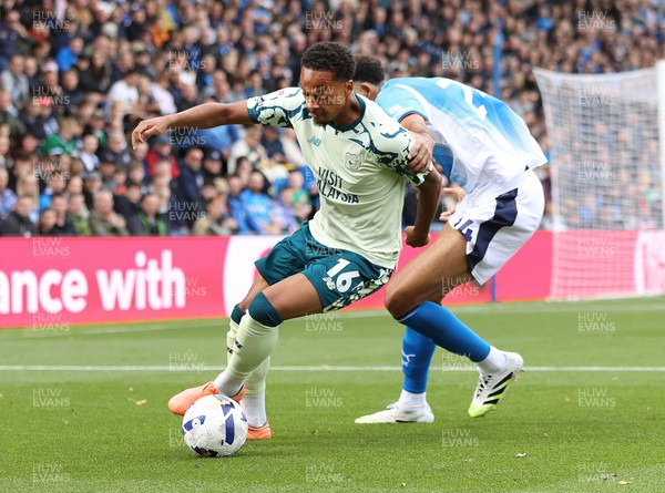 130925 - Stockport County v Cardiff City - Sky Bet League 1 - Chris Willock of Cardiff and Tyler Onyango of Stockport