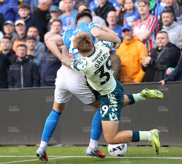 130925 - Stockport County v Cardiff City - Sky Bet League 1 - Isaak Davies of Cardiff and Ethan Pye of Stockport
