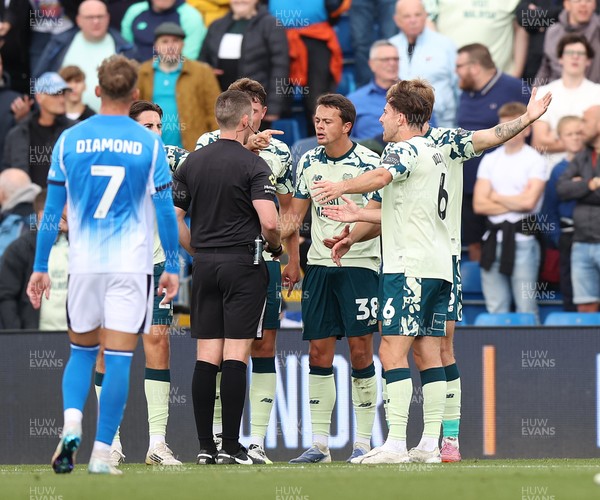 130925 - Stockport County v Cardiff City - Sky Bet League 1 - Team reaction to referee Simon Mather on penalty against Cardiff