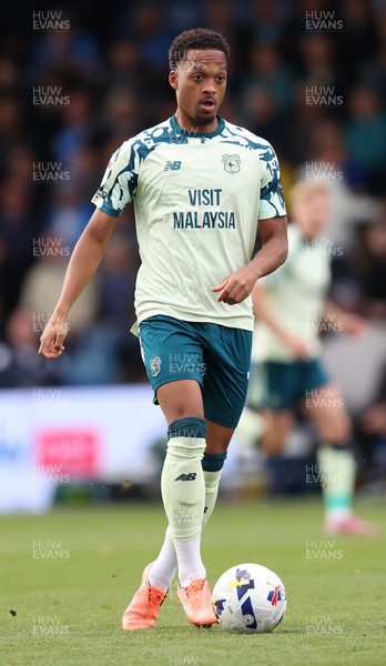 130925 - Stockport County v Cardiff City - Sky Bet League 1 - Chris Willock of Cardiff