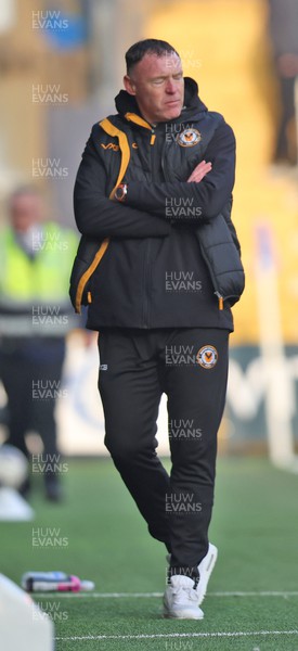 090324 - Stockport County v Newport County - Sky Bet League 2 - Manager Graham Coughlan of Newport County looks dejected at the state of play