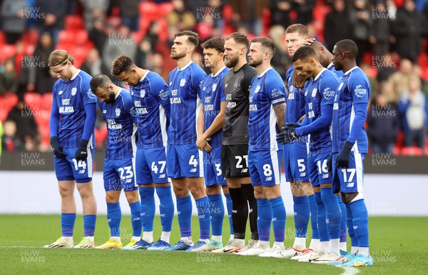 041123 - Stoke City v Cardiff City - Sky Bet Championship - Cardiff team show respect for remembrance day with 1 minutes silence