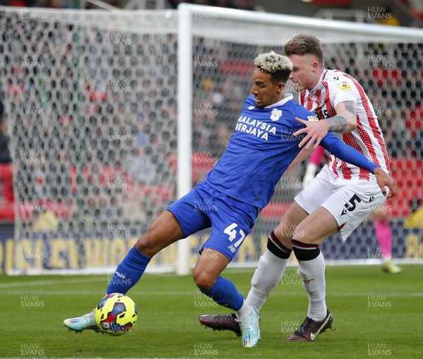 101222 - Stoke City v Cardiff City - Sky Bet Championship - Callum Robinson of Cardiff and Harry Souttar of Stoke City