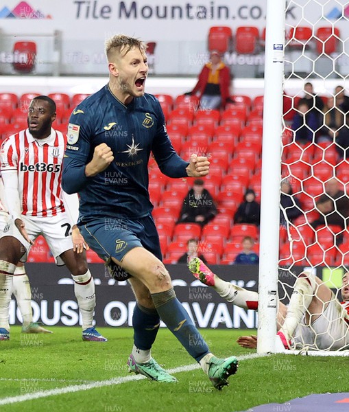 121223 - Stoke City v Swansea City - Sky Bet Championship - Harry Darling of Swansea celebrates after he heads in the equaliser in the last minute of normal time