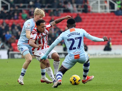 131225 - Stoke City v Swansea City - Sky Bet Championship - Melker Widell of Swansea and Million Manhoef of Stoke and Zeidane Inoussa of Swansea