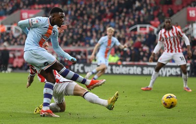 131225 - Stoke City v Swansea City - Sky Bet Championship - Zeidane Inoussa of Swansea has a shot on goal despite the attention of Ben Wilmot of Stoke