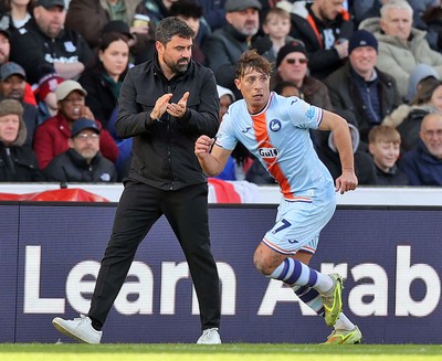 131225 - Stoke City v Swansea City - Sky Bet Championship - Swansea manager Vitor Matos encourages  Goncalo Franco of Swansea during the match
