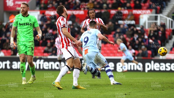 131225 - Stoke City v Swansea City - Sky Bet Championship - Zan Vipotnik of Swansea scores the first goal for Swansea