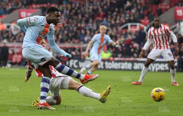 131225 - Stoke City v Swansea City - Sky Bet Championship - Zeidane Inoussa of Swansea has a shot on goal despite the attention of Ben Wilmot of Stoke