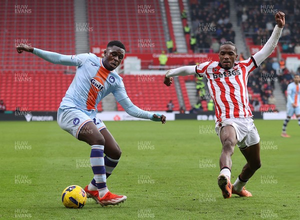 131225 - Stoke City v Swansea City - Sky Bet Championship - Zeidane Inoussa of Swansea and Eric Boca of Stoke