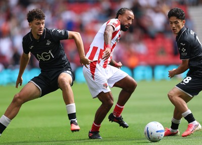 150826 - Stoke City v Swansea City, EFL Sky Bet Championship - Sorba Thomas of Stoke City wins the ball