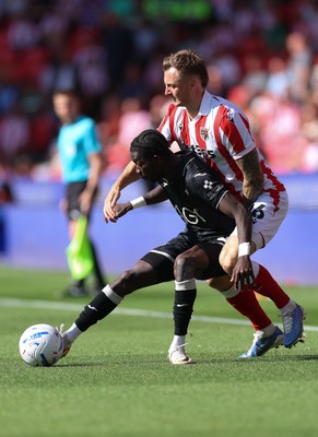 150826 - Stoke City v Swansea City, EFL Sky Bet Championship - Moussa Yeo of Swansea City is challenged by Ben Wilmot of Stoke City