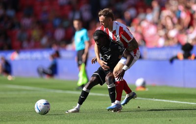 150826 - Stoke City v Swansea City, EFL Sky Bet Championship - Moussa Yeo of Swansea City is challenged by Ben Wilmot of Stoke City