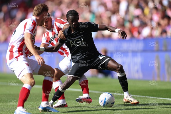 150826 - Stoke City v Swansea City, EFL Sky Bet Championship - Moussa Yeo of Swansea City holds off Million Manhoef of Stoke City