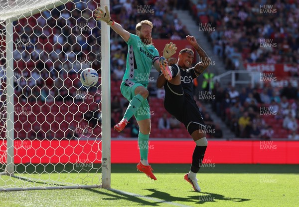 150826 - Stoke City v Swansea City, EFL Sky Bet Championship - Adam Idah of Swansea City challenges Stoke City goalkeeper Viktor Johansson for the ball