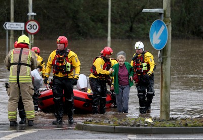 160220 -  Emergency services rescue residents and their dog in Treforest, South Wales