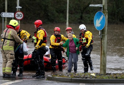 160220 -  Emergency services rescue residents and their dog in Treforest, South Wales