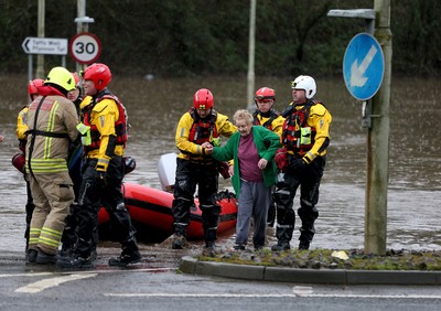 160220 -  Emergency services rescue residents and their dog in Treforest, South Wales