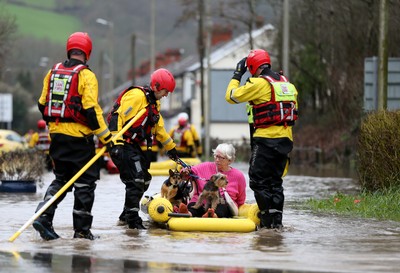 160220 -  Emergency services rescue residents and their pets from flooding caused by Storm Dennis in Treforest, South Wales