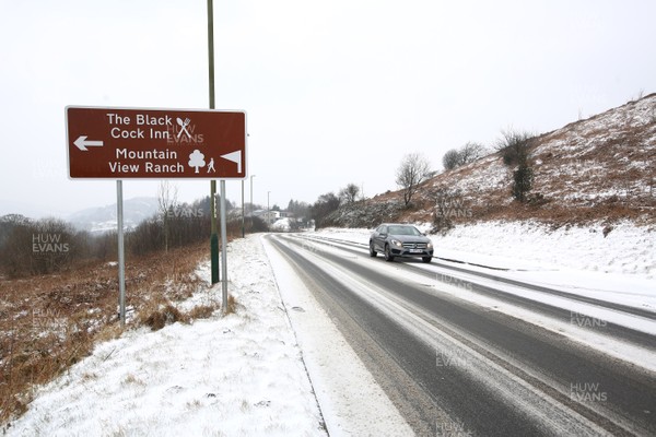 010318 - Storm Emma South Wales - Roads over Caerphilly Mountain remain open with drivers taking extra care in the wintry conditions    