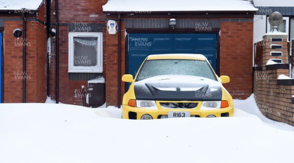 020318 - Weather - A car surrounded by snow in Penarth near Cardiff, South Wales after being hit by Storm Emma