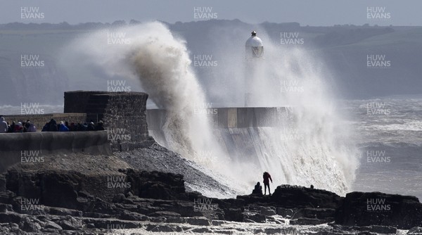 270419 - Picture shows Storm Hannah hitting the Welsh coastline at Porthcawl lighthouse