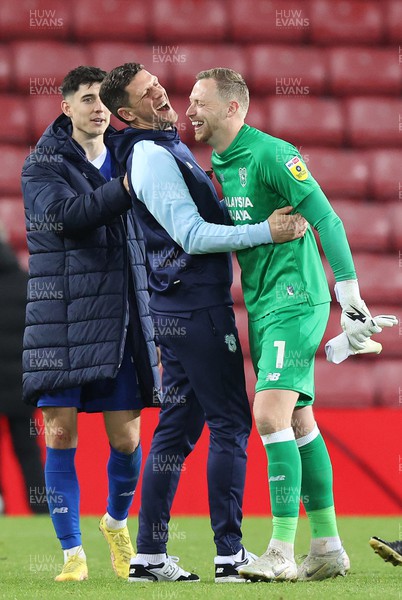 051122 - Sunderland v Cardiff City - Sky Bet Championship - Manager Mark Hudson of Cardiff has a laugh with Goalkeeper Ryan Allsop of Cardiff at the end of the match