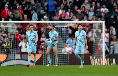 080325 - Sunderland v Cardiff City - Sky Bet Championship - Chris Mepham of Sunderland celebrates after putting his team 2-1 up Cardiff players after conceding