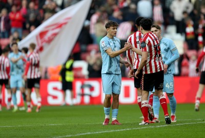 080325 - Sunderland v Cardiff City - Sky Bet Championship - Players shake hands at the final whistle