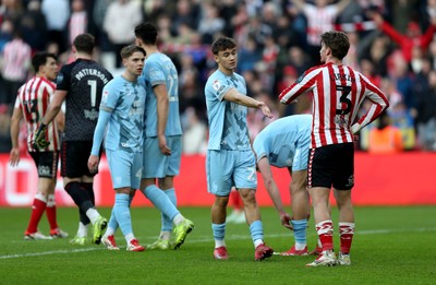 080325 - Sunderland v Cardiff City - Sky Bet Championship - Players shake hands at the final whistle