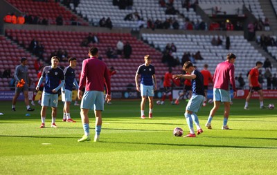 080325 - Sunderland v Cardiff City - Sky Bet Championship - The Cardiff City team warm up before kick off