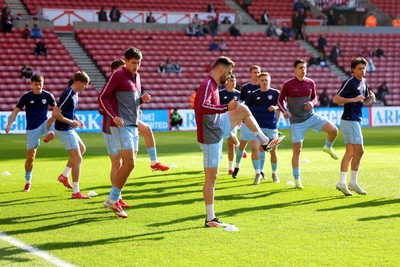 080325 - Sunderland v Cardiff City - Sky Bet Championship - The Cardiff City team warm up before kick off