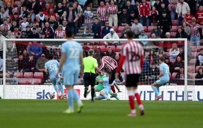 080325 - Sunderland v Cardiff City - Sky Bet Championship - Eliezer Mayenda of Sunderland puts his team 1-0 up