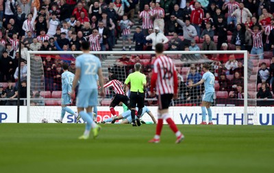 080325 - Sunderland v Cardiff City - Sky Bet Championship - Eliezer Mayenda of Sunderland puts his team 1-0 up