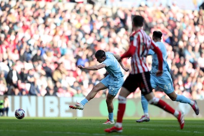 080325 - Sunderland v Cardiff City - Sky Bet Championship - Rubin Colwill of Cardiff City shoots at goal