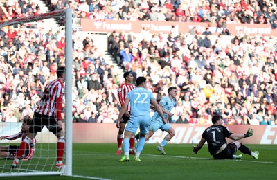 080325 - Sunderland v Cardiff City - Sky Bet Championship - Isaak Davies of Cardiff City celebrates after scoring to make it 1-1